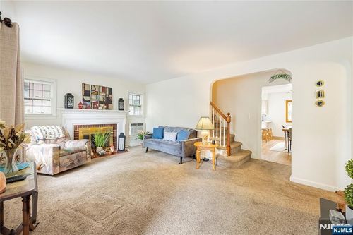 81 W Gouverneur Avenue, Rutherford, NJ, 07070 | Card Image