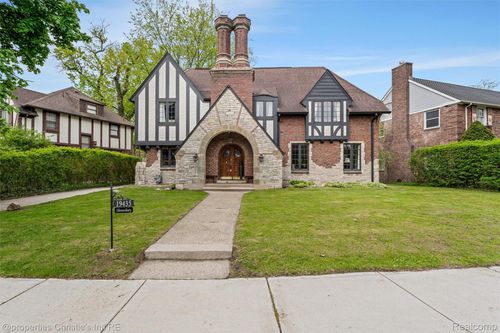 19435 Shrewsbury Rd, Detroit, MI, 48221-1843 | Card Image