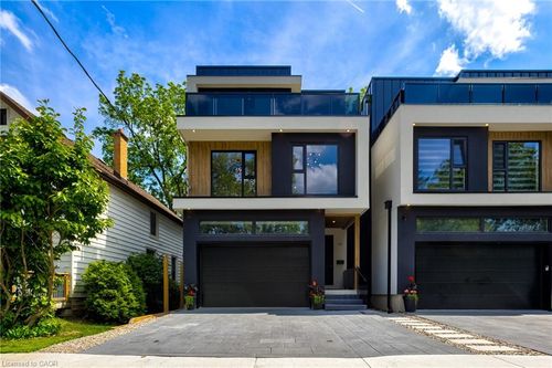 93 Oak St, Cambridge, ON, N1R4L3 | Card Image