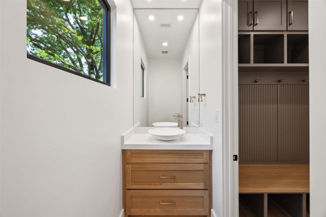 6458 Anita St, House other with 5 bedrooms, 5 bathrooms and null parking in Dallas TX | Image 19
