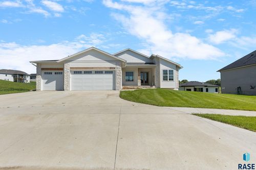 8304 E Sheridan Cir, Sioux Falls, SD, 57110-2860 | Card Image