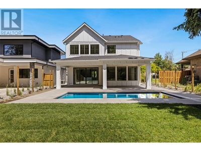 553 Knowles Rd, House other with 5 bedrooms, 5 bathrooms and 4 parking in Kelowna BC | Image 2