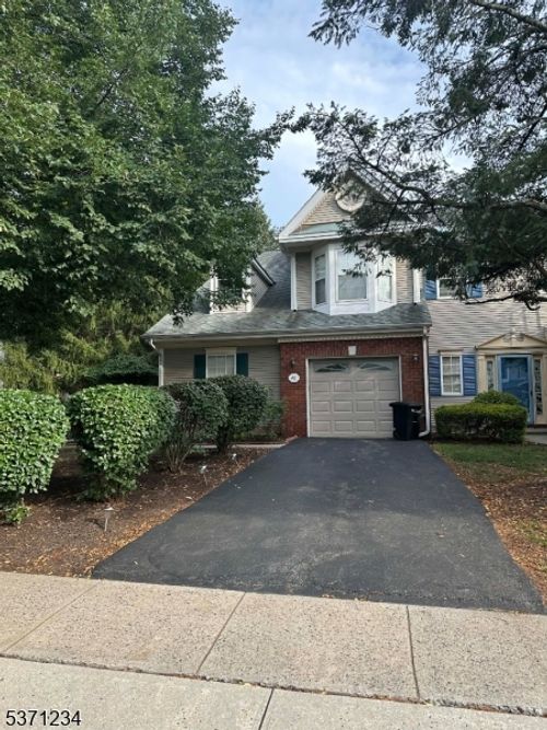 40 Sapphire Ln, Franklin Park, NJ, 08823-1631 | Card Image