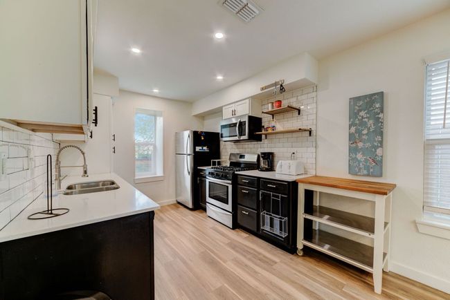 4405 Button Bend Cir, House other with 4 bedrooms, 2 bathrooms and 2 parking in Austin TX | Image 7