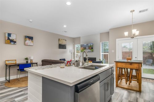 a-5417 Texas St, Houston, TX, 77011-4245 | Card Image