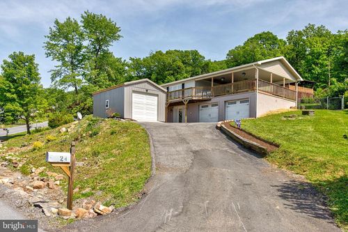 24 Quiggle Ave, LOCK HAVEN, PA, 17745-4026 | Card Image
