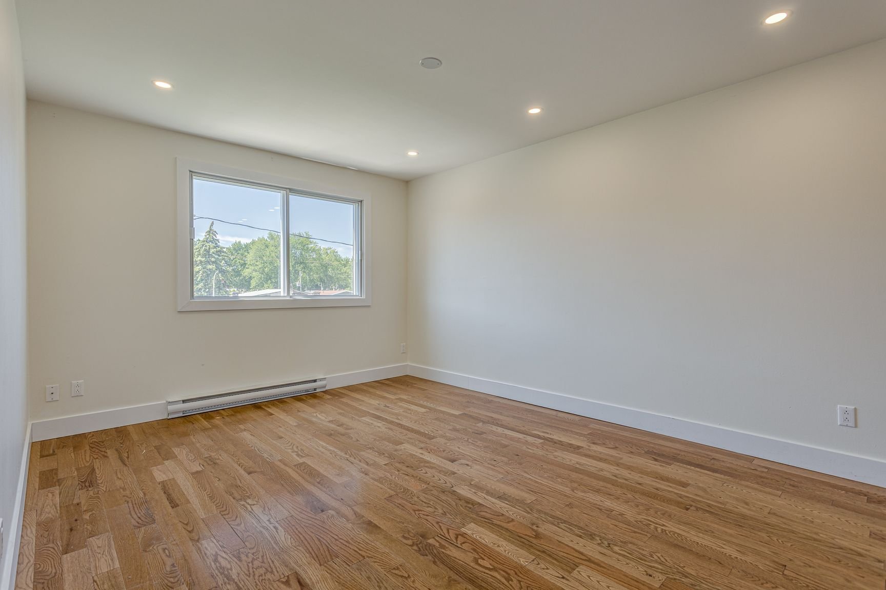 Residential Lease in Laval (Chomedey) 5