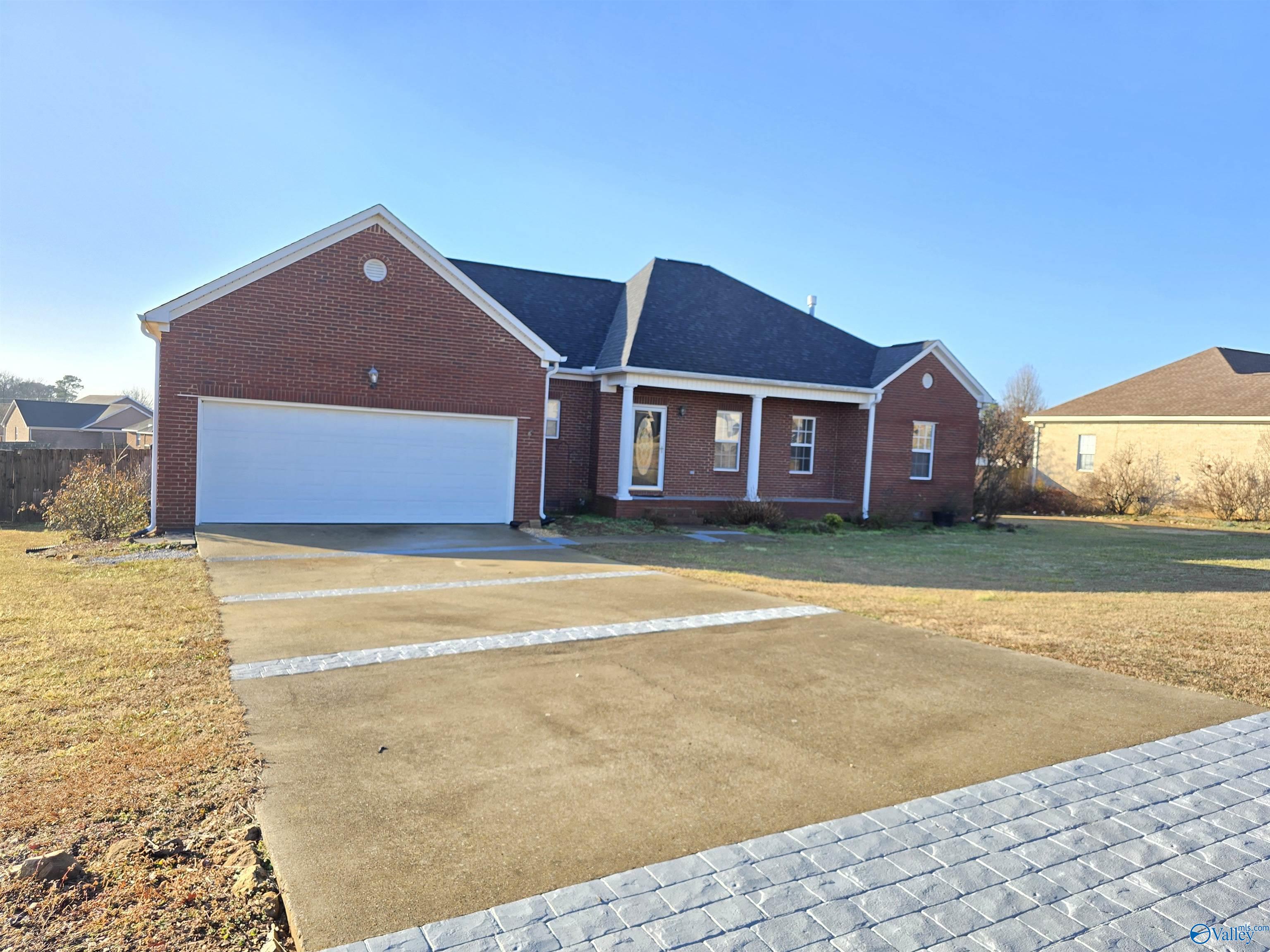 Emma Pl, Grant, AL 35747