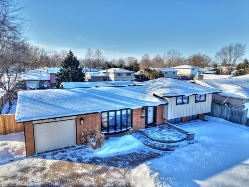 8143 Sarah St, Niagara Falls, ON, L2G6T9 | Card Image