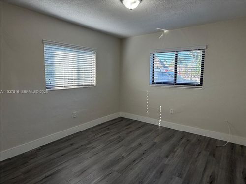 apt-4-805 W 30th St, Hialeah, FL, 33012-5049 | Card Image