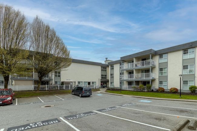 127 - 32850 George Ferguson Way, Condo with 2 bedrooms, 1 bathrooms and 1 parking in Abbotsford BC | Image 2