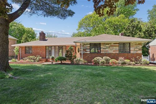 12 Beverly Rd, Englewood Cliffs, NJ, 07632-1932 | Card Image
