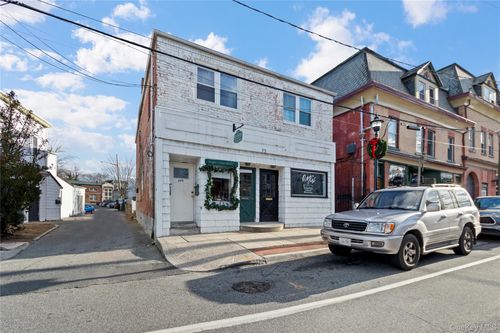 75 South St, Oyster Bay, NY, 11771-1563 | Card Image
