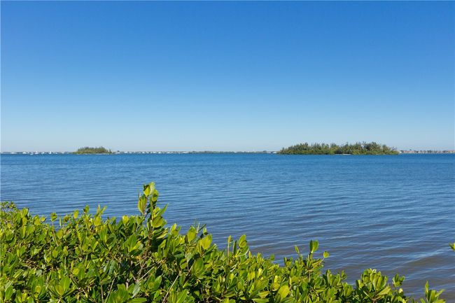 APT-204 - 540 Grove Isle Cir, House attached with 2 bedrooms, 2 bathrooms and null parking in Vero Beach FL | Image 36