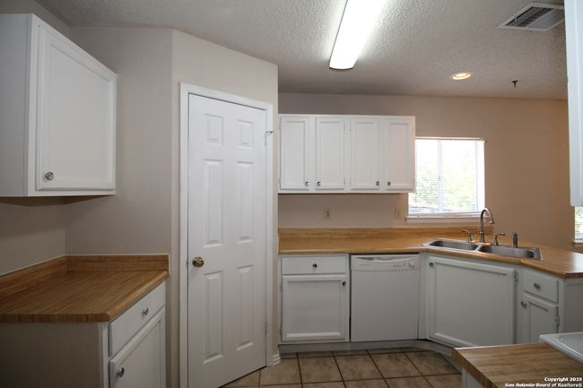 10305 Vigilante Trl, House other with 3 bedrooms, 2 bathrooms and null parking in Converse TX | Image 6