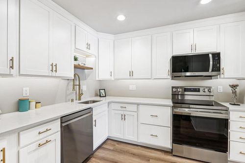 306-303 E Henry Clay Street, Whitefish Bay, WI, 53217 | Card Image