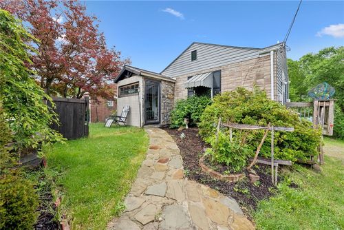 882 Locust Ave, Washington, PA, 15301-2738 | Card Image