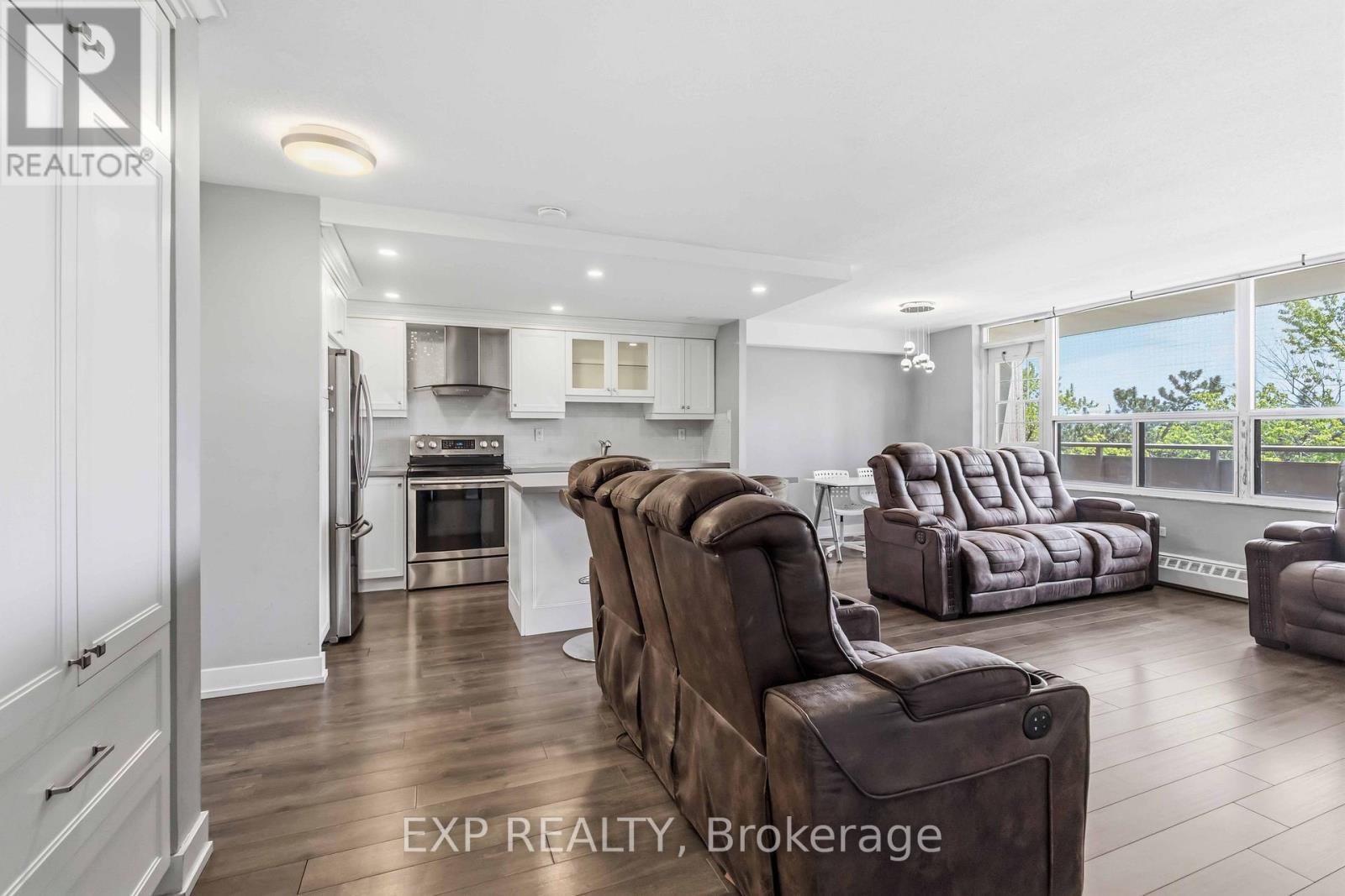 Residential in Mississauga (Cooksville) 2