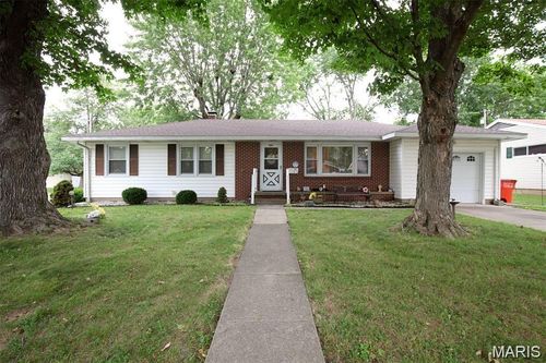 929 W Jay St, Vandalia, IL, 62471-1635 | Card Image