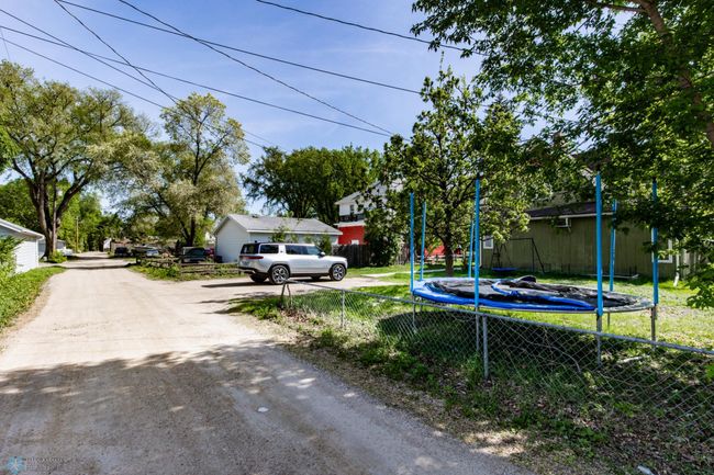 Alley Access - 3 parking spots | Image 58
