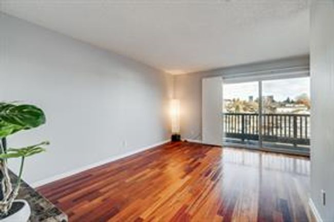 3 - 52 38a Ave Sw, Home with 2 bedrooms, 1 bathrooms and 1 parking in Calgary AB | Image 5
