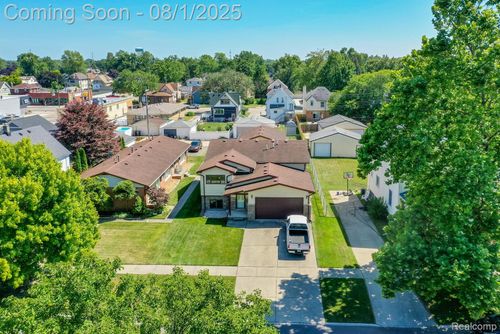 1235 Chestnut St, Wyandotte, MI, 48192-5518 | Card Image