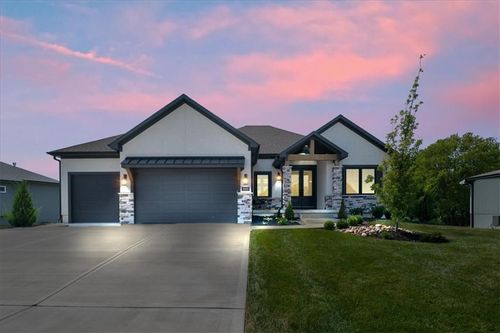 2822 Sw Hearthstone Pl, Lee's Summit, MO, 64082-2221 | Card Image
