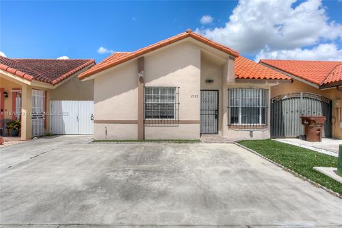 2525 W 73rd Pl, Hialeah, FL, 33016-6502 | Card Image