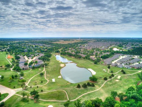 650 E Oak Pl, Edmond, OK, 73025-2712 | Card Image