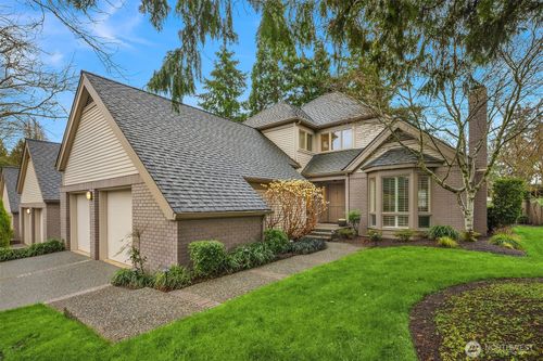 1716 Bellevue Way Ne, Bellevue, WA, 98004-2856 | Card Image