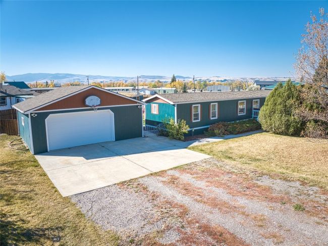 Front of home and garage | Image 43