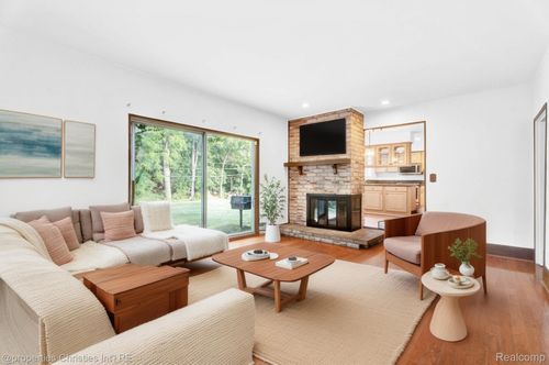 3014 Caswell Dr, Troy, MI, 48084-1205 | Card Image