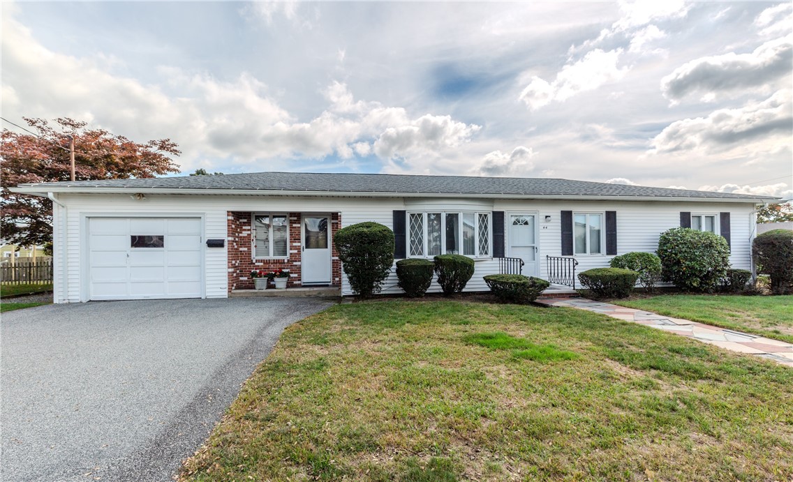 Carlisle St, Cranston, RI 02920