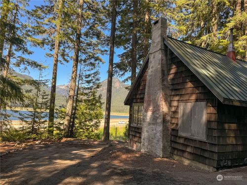 4061 Snoqualmie Dr, Snoqualmie Pass, WA, 98068 | Card Image