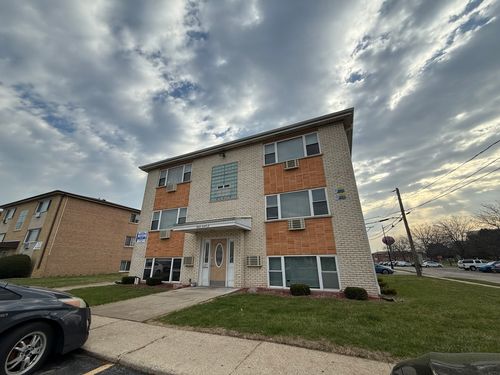 2n-9595 Maple Dr, Rosemont, IL, 60018-5046 | Card Image