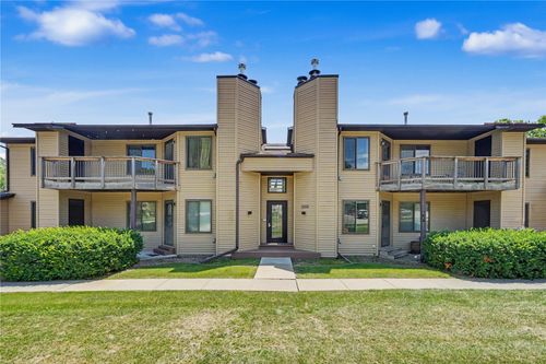 c4-2050 Holiday Rd, Coralville, IA, 52241-2707 | Card Image