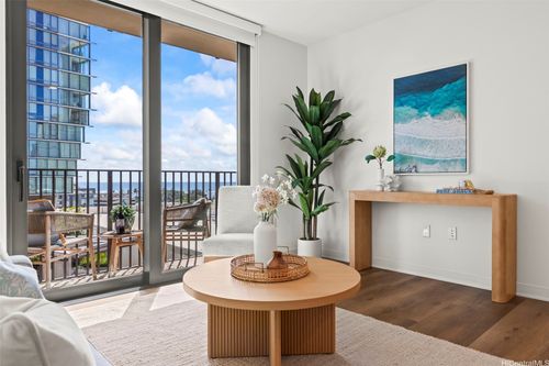 1004-987 Queen St, Honolulu, HI, 96814-5272 | Card Image