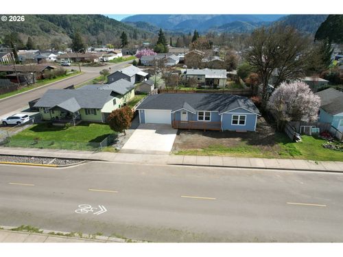 579 E 4th Ave, Riddle, OR, 97469-8753 | Card Image