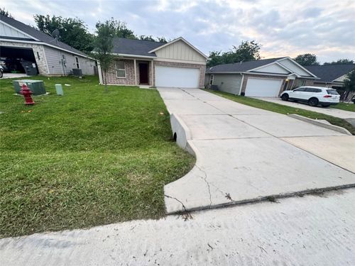 14214 Green Wing Cir, Willis, TX, 77318-1422 | Card Image