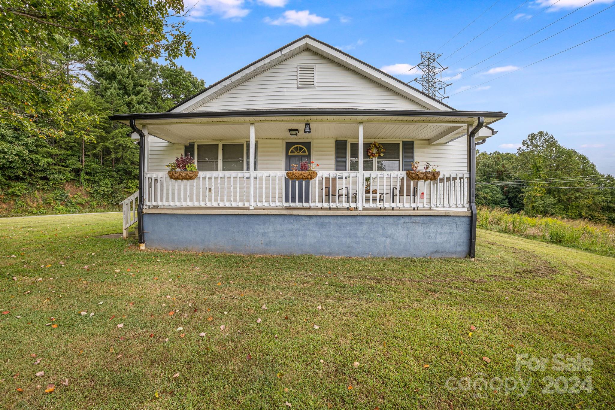 Roberta St, Marion, NC 28752