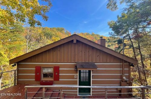 942 Vixen Run, Gatlinburg, TN, 37738-6343 | Card Image