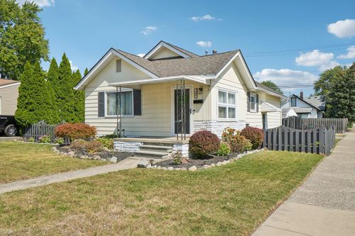 206 Kinross Ave, Clawson, MI, 48017-1420 | Card Image