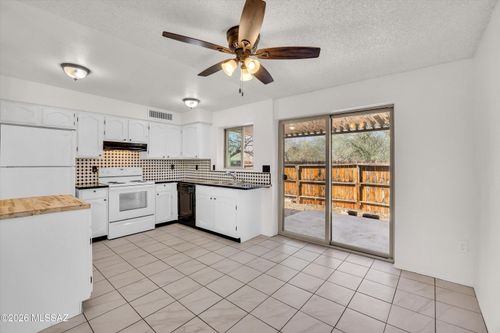 4961 E Bellevue St, Tucson, AZ, 85712-4711 | Card Image