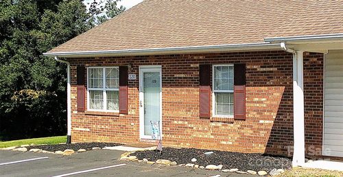 120 24th Street Cir Ne, Hickory, NC, 28601 | Card Image