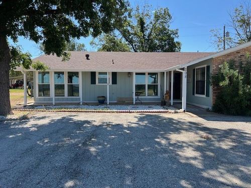 208 N Shore Dr, Brady, TX, 76825-7707 | Card Image
