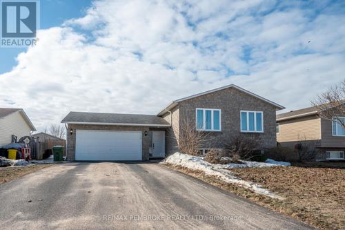 46 Highland Park Drive, Petawawa, ON, K8H0A3 | Card Image