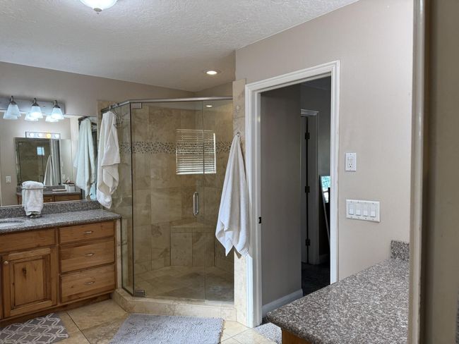 Primary Bathroom | Image 23