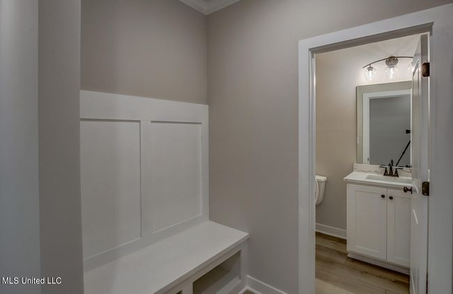 Locker - Half-Bathroom | Image 11