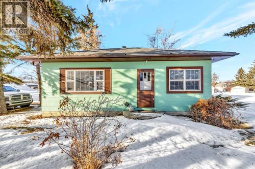 202 1 Street E, Lashburn, SK, S0M1H0 | Card Image