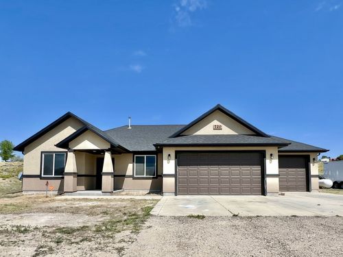 720 Spring Creek Pkwy, Spring Creek, NV, 89815-6100 | Card Image